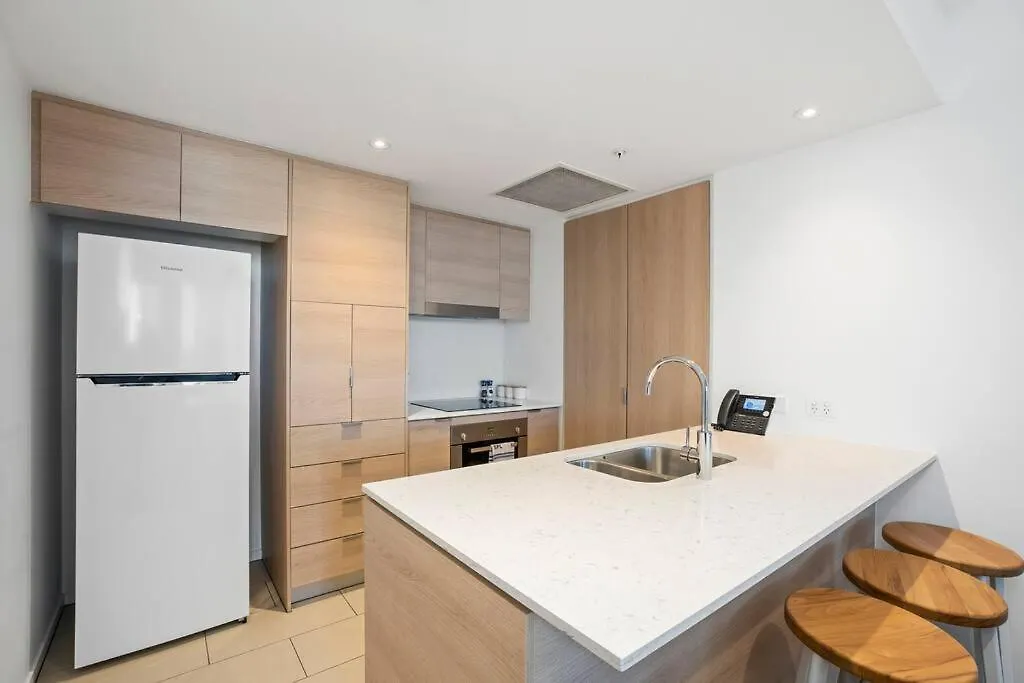 Breezy Seaview 2Br Apt In Broadbeach Gold Coast Ausztrália